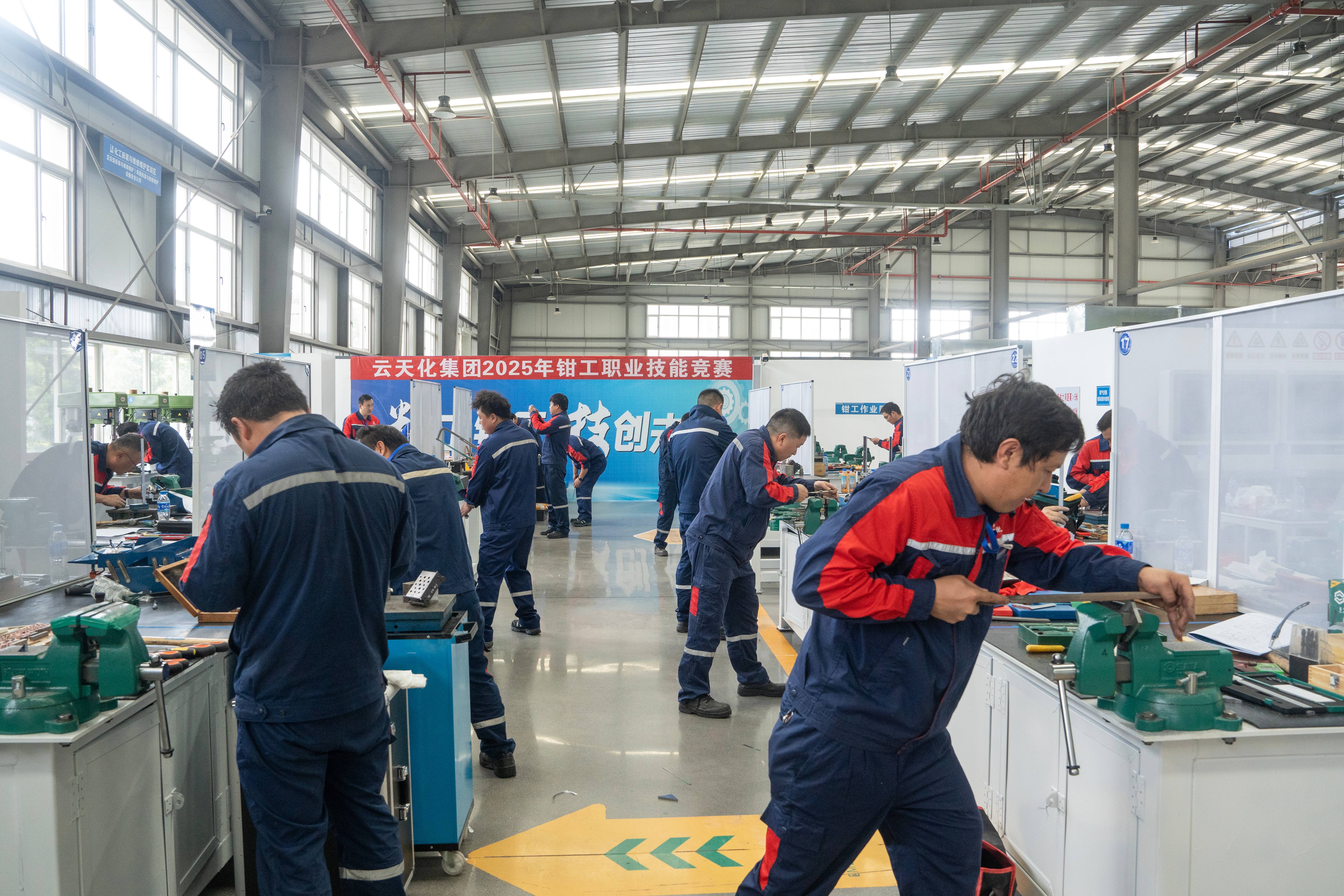 2025年PG电子下载
集团钳工职业技能竞赛1（摄影 黄天华）(1).jpg